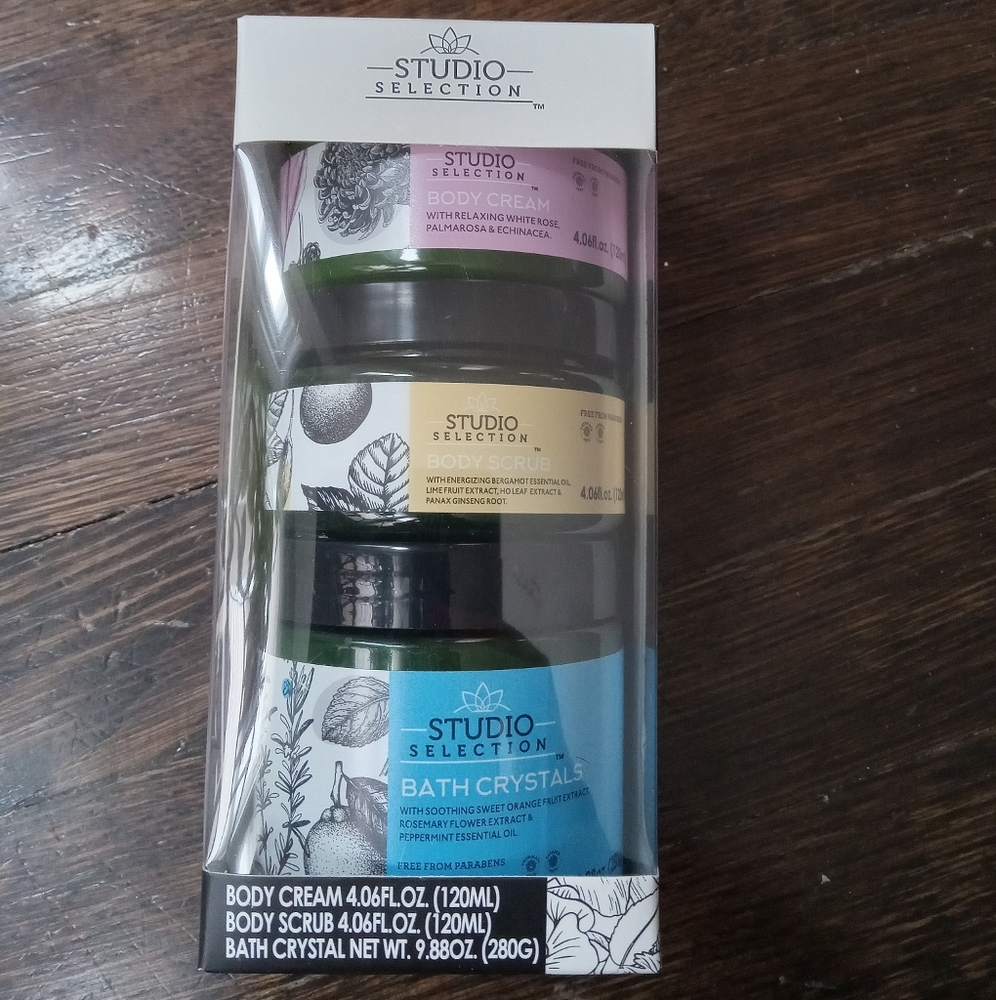 [Studio Selection] 3-Piece Bath and Body Set, New